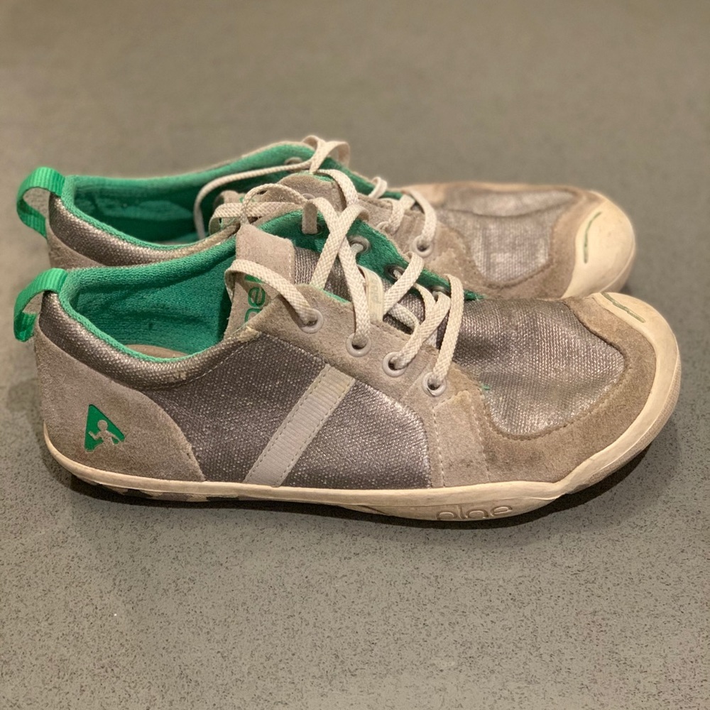 Plae Kids Size 3.5 Lace Up Sneakers